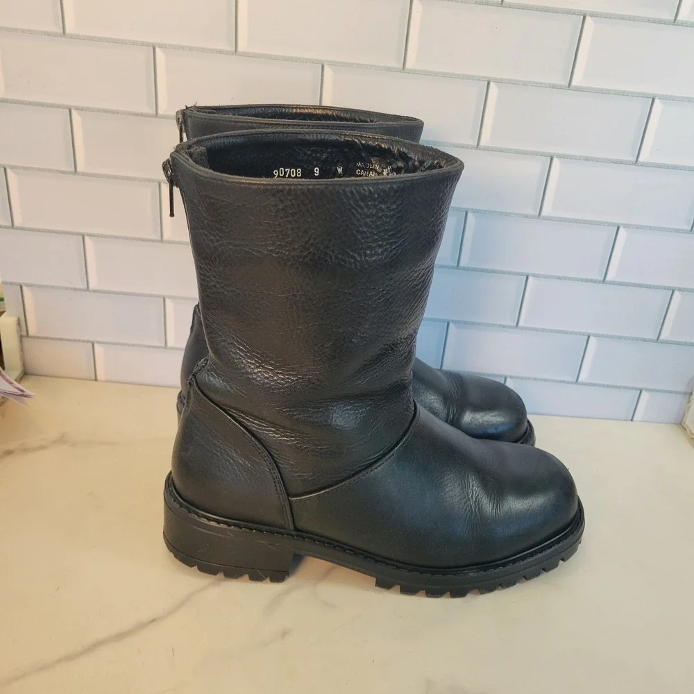LL Bean Womens Black Leather Lug Sole Boots Size 9 Wide Rear Zip Canada Rugged